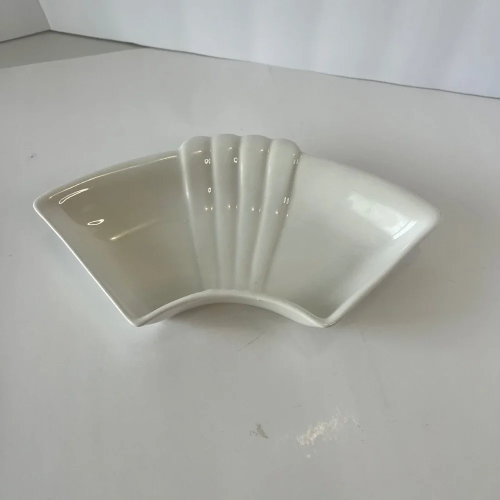 Vintage California Pottery White Fan Shaped Serving‎ Dish Art Deco CALIF USA L61